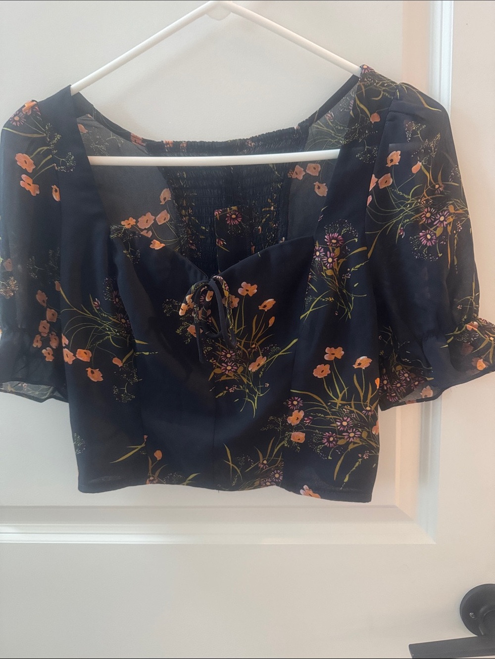 Floral Tie-Front Puff Sleeve Crop Top - navy/Peach